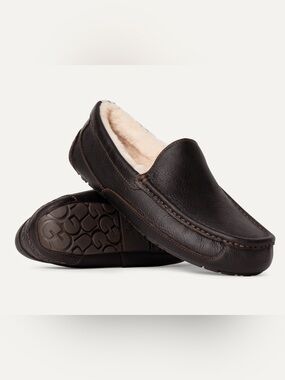 UGG Men's Leather Ascot Slipper size 12